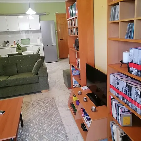 Apartment το σπίτι του στράτου στη θεσσαλονίκη- Stratos' In *