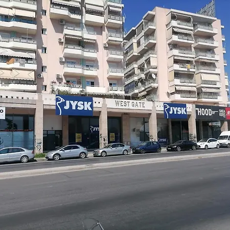το σπίτι του στράτου στη θεσσαλονίκη- Stratos' In Apartment *