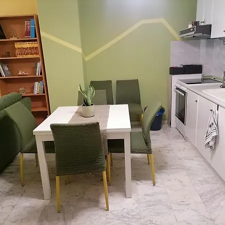 το σπίτι του στράτου στη θεσσαλονίκη- Stratos' In Thessaloniki